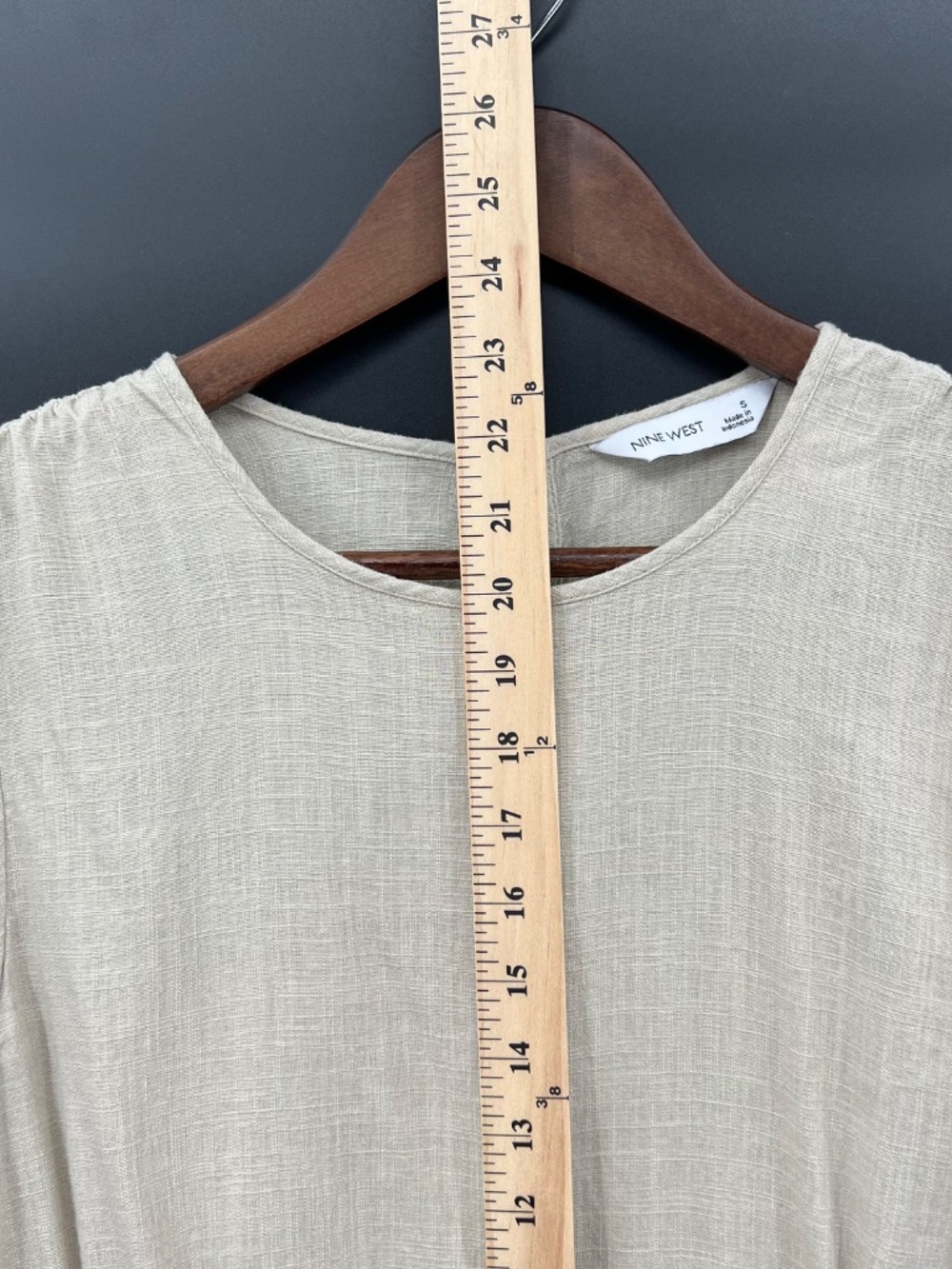Nine West Women’s Sz S Beige Smocked Cinch Waist Round Neck Flutter Sleeve Top - Picture 6 of 7